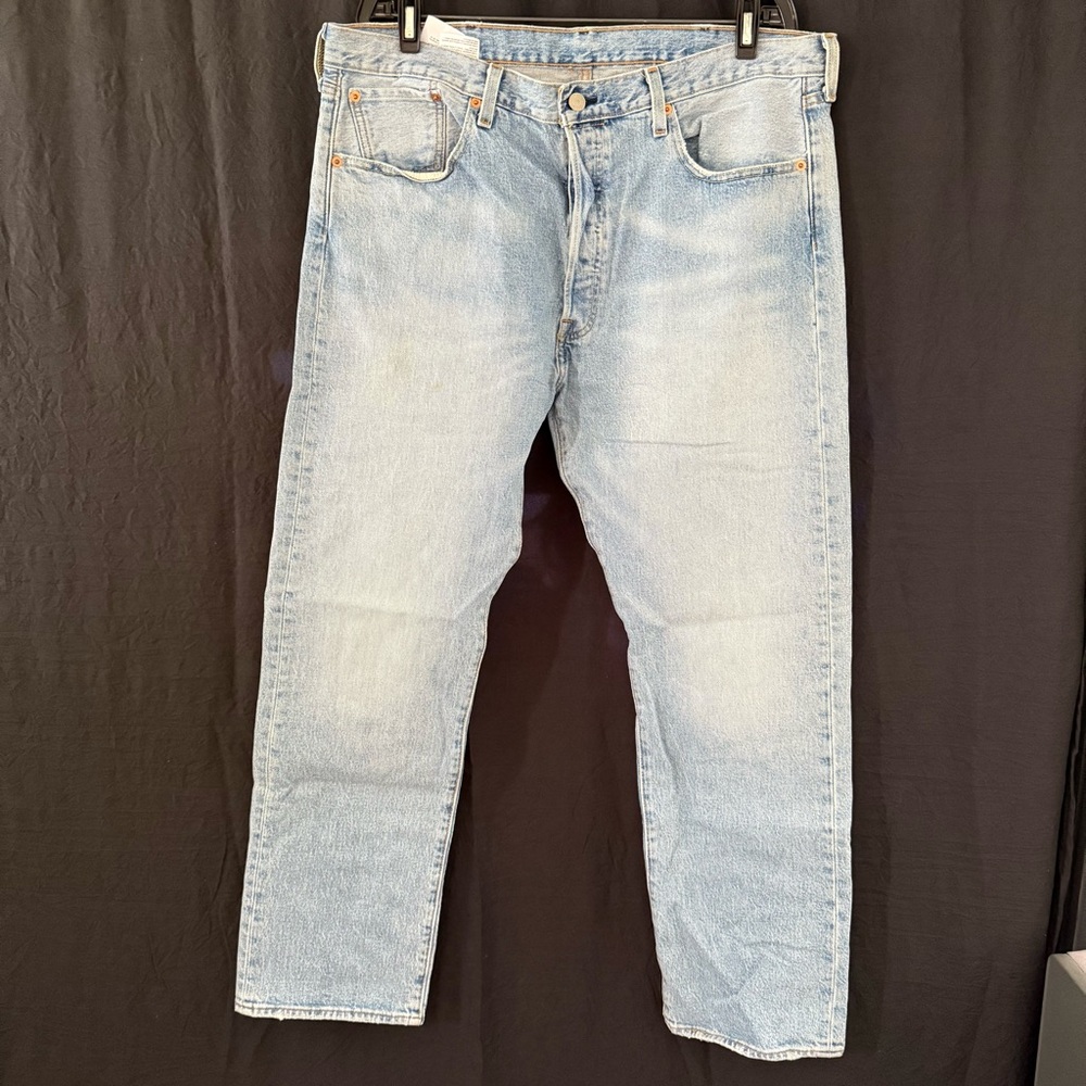 Levi’s 501 light wash for men